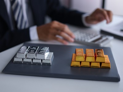 Když trh zpanikaří: co si z extrémních výkyvů odnést jako investor